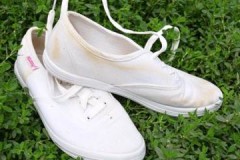 What to do if white sneakers turn yellow after washing: tips and recipes