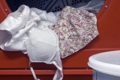 Can and how should a bra with underwire be washed in a washing machine or by hand?