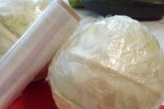 Features, advantages and disadvantages of storing cabbage in cling film