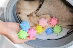 כיצד לבחור ולהשתמש נכון בכדורים לשטיפת בגדים במכונת כביסה?