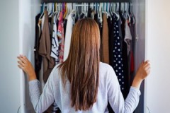 Consells de mestresses de casa experimentades sobre com eliminar l’olor de l’armari amb la roba