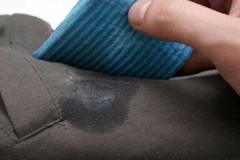 Recomanacions de mestresses de casa experimentades sobre com eliminar una taca de greix dels pantalons o pantalons