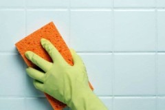 טריקים קטנים כיצד לנקות את הדבק בעדינות וביעילות מאריחים