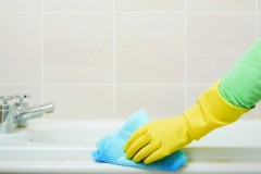 How and with what to gently and effectively clean an acrylic bathtub at home?