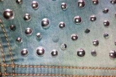 Ways and means how to guarantee to remove glue from rhinestones from clothes at home