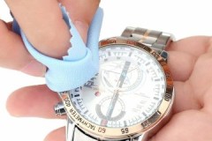 Consells de rellotgers experimentats sobre com eliminar les ratllades del vidre del rellotge