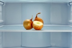 An important question: is it possible and how to properly store onions in the refrigerator
