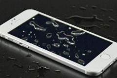 Diversos trucs de la vida sobre com eliminar l'aigua del vidre protector d'un telèfon o telèfon intel·ligent