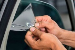Several effective ways to remove tint from car glass