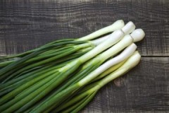 Several options for how to keep green onions for a long time