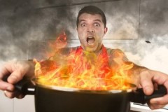 Treballeu els errors o com eliminar l’olor de cremar en un apartament i una casa després d’una paella cremada