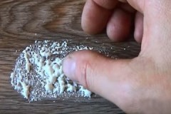 Několik způsobů, jak můžete rychle a efektivně odstranit polyuretanovou pěnu z linolea