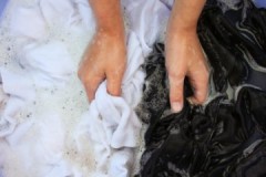 How to wash black and white and can shedding and other problems be avoided?