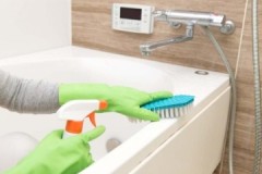 Poznámka pro ženy v domácnosti: jak čistit litinovou vanu bílou a nepoškodit povlak
